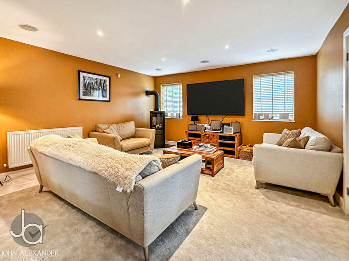 4 Bedroom Detached House For Sale In Lexden Road, Colchester, CO3