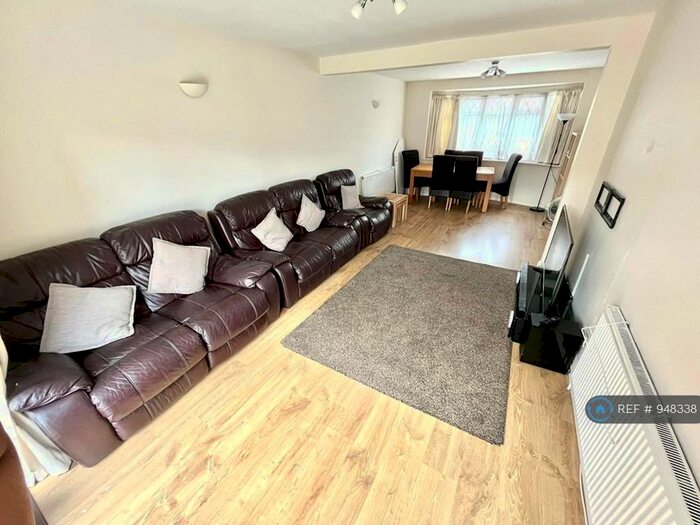 3 Bedroom Semi-Detached House To Rent In Falmouth Gardens, Ilford, IG4