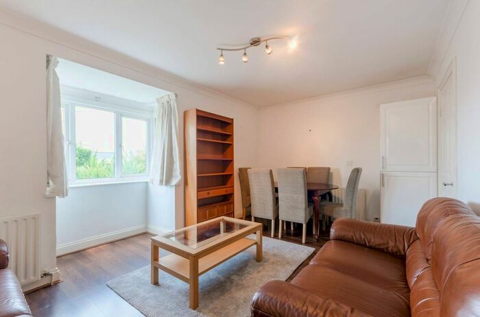 2 Bedroom Flat To Rent In Galsworthy Road, Kingston Hill, Kingston Upon Thames, KT2