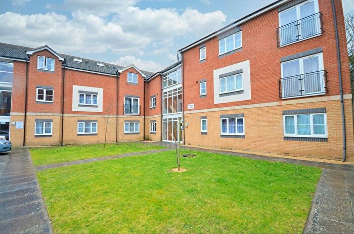 2 Bedroom Flat For Sale In Rothwell Road, Kettering, NN16