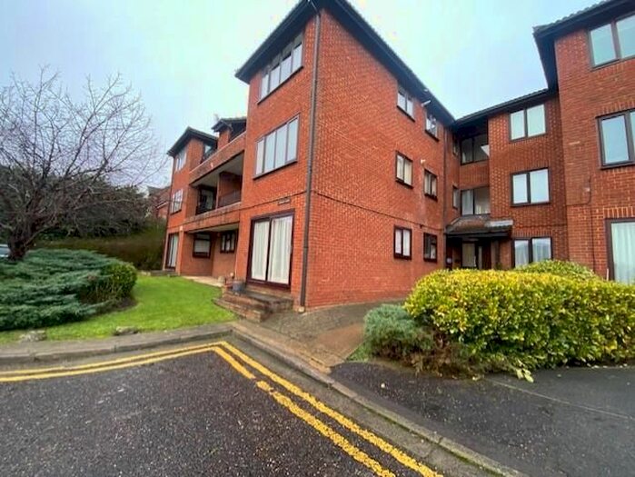 2 Bedroom Flat To Rent In Regency Drive, Ruislip, HA4