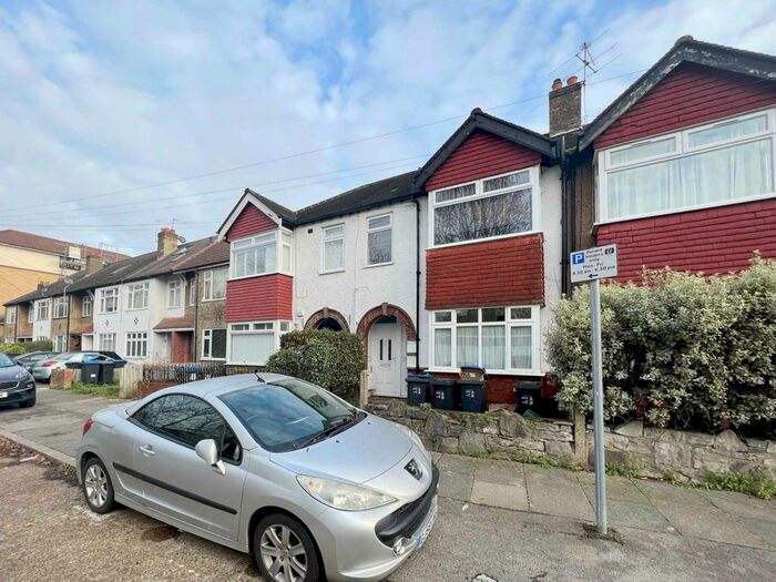 2 Bedroom Maisonette To Rent In Rothesay Avenue, London, SW20