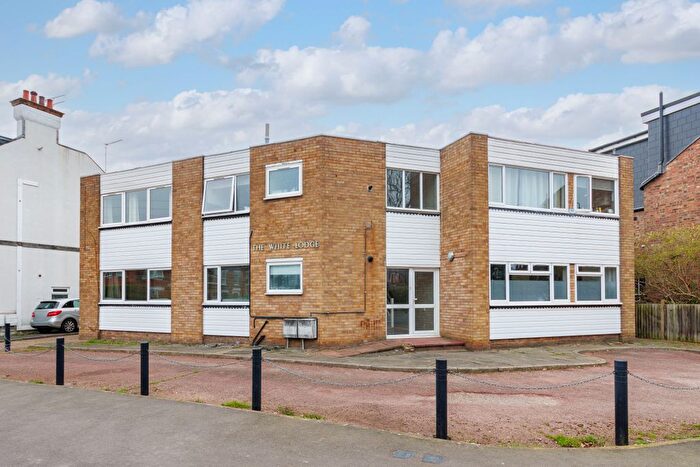 2 Bedroom Flat To Rent In The White Lodge, The Avenue, EN5