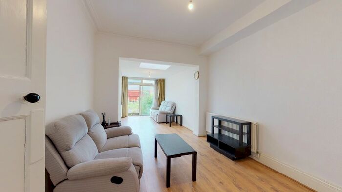 4 Bedroom Semi-Detached House To Rent In Audley Road, London, NW4