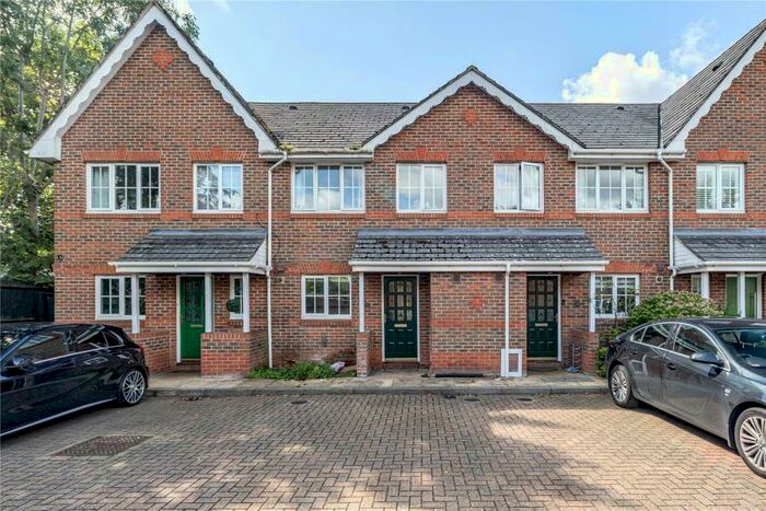 3 Bedroom Terraced House To Rent In Addlestone, Surrey, KT15