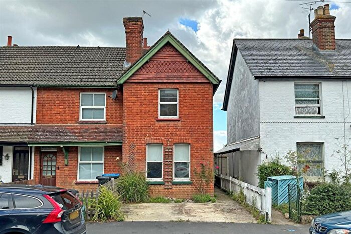 3 Bedroom Semi-Detached House For Sale In Trindles Road, South Nutfield, Redhill, RH1