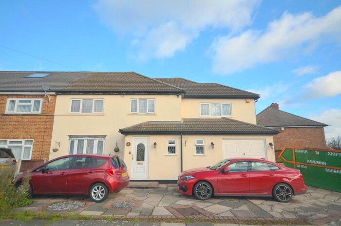 4 Bedroom Semi-Detached House To Rent In Kelburn Way, Rainham, Essex, RM13