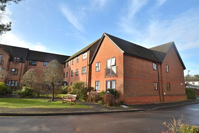 1 Bedroom Flat For Sale In Pinewood Court, Fleet, GU51