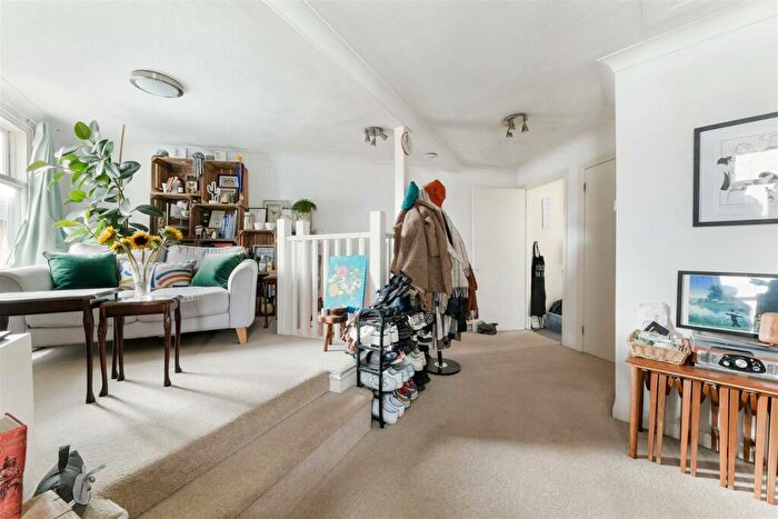 1 Bedroom Flat For Sale In High Street, Ewell, Epsom, KT17