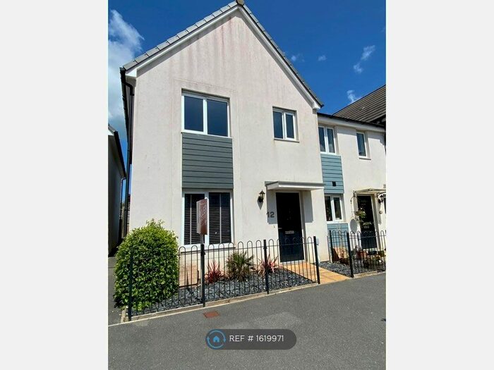 3 Bedroom End Of Terrace House To Rent In Long Field Road, Launceston, PL15