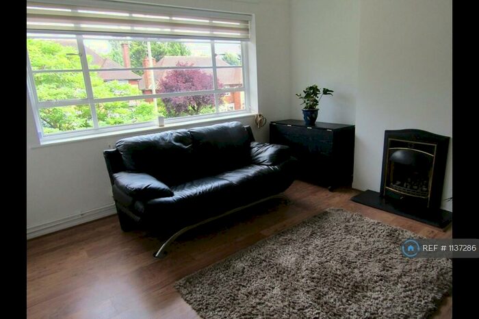 2 Bedroom Flat To Rent In Ossulton Way, London, N2