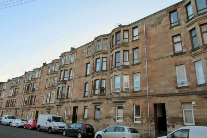 2 Bedroom Flat To Rent In Large Bed Top Floor Flat @ Prince Edward St, G42