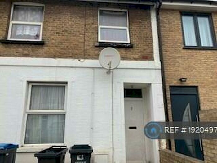 2 Bedroom Flat To Rent In Kings Road, London, SE25