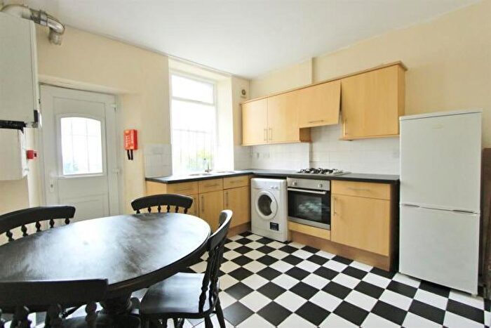 4 Bedroom Maisonette To Rent In A Crookes, Sheffield, S10