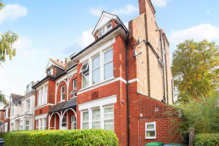 Flat To Rent In King Charles Road, Surbiton, KT5