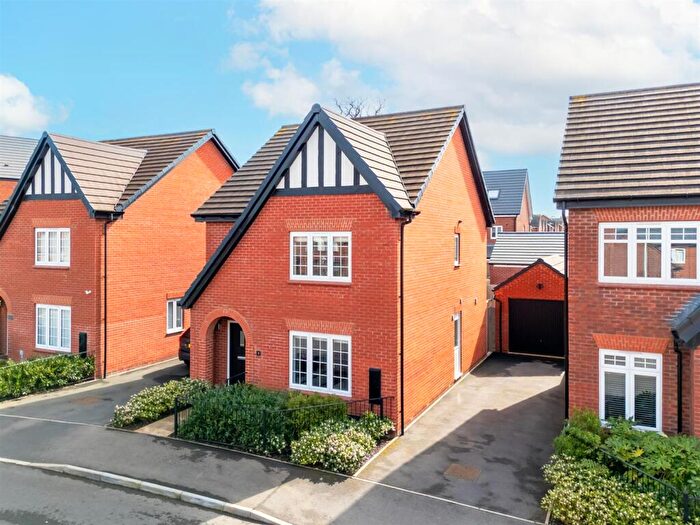 3 Bedroom Detached House For Sale In The Dovecote, Myton Green, Warwick, CV34