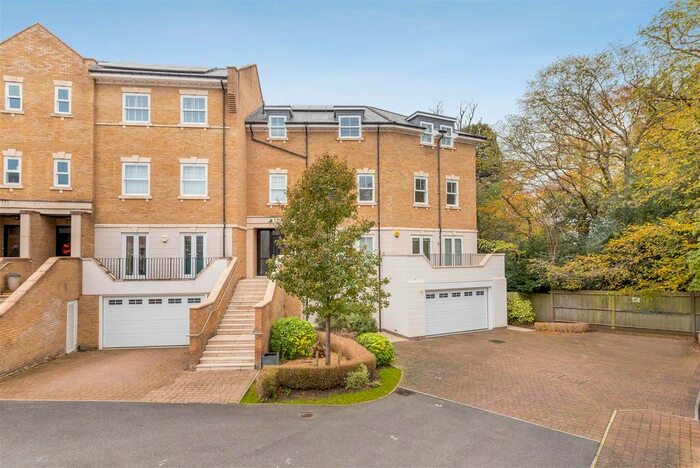6 Bedroom Town House To Rent In Beechcroft Close, Ascot, SL5