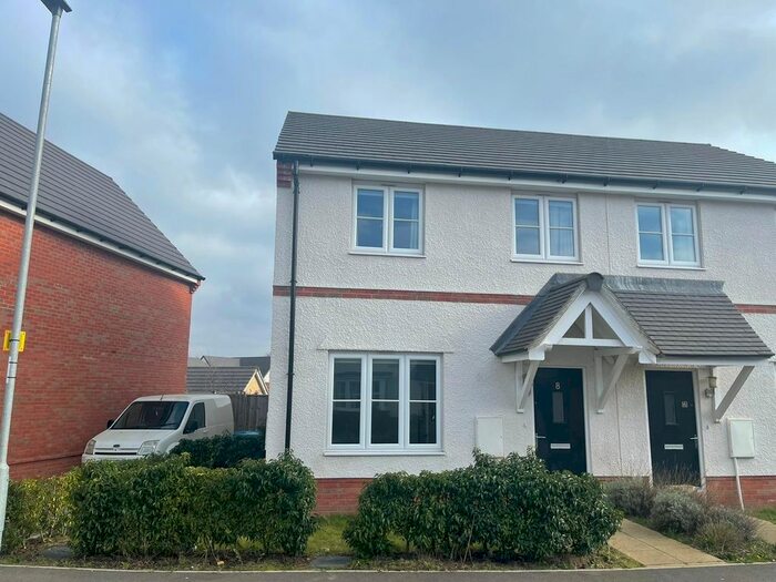 3 Bedroom Semi-Detached House To Rent In Beadon Way, Melton, IP12