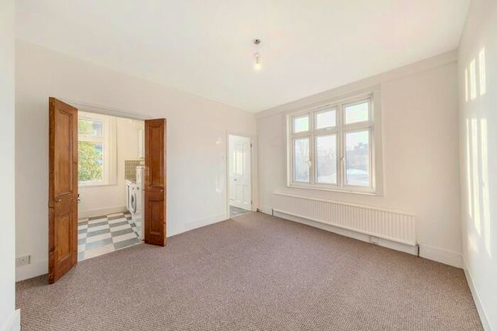 2 Bedroom Maisonette To Rent In Lambert Road, SW2