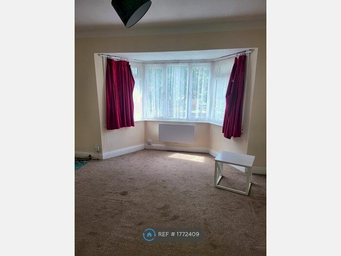 2 Bedroom Flat To Rent In Whitchurch Lane, Edgware, HA8