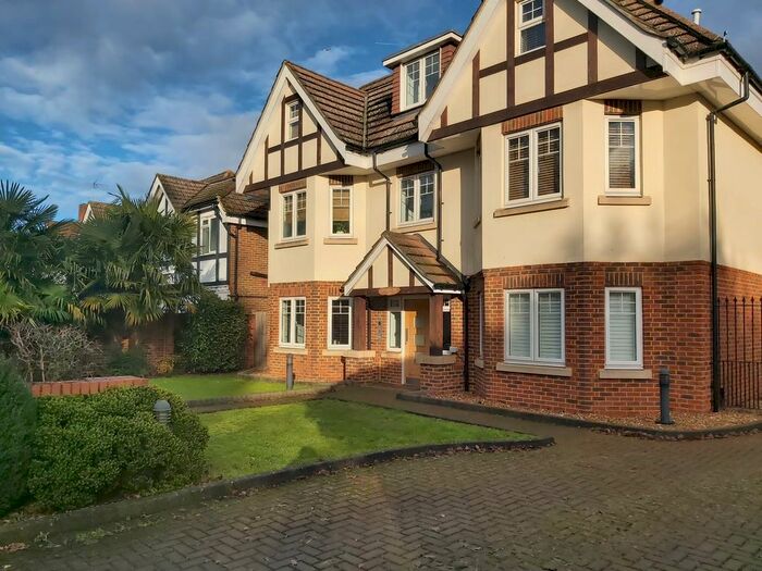 2 Bedroom Flat To Rent In Byfleet Road, Addlestone, KT15