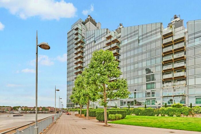 2 Bedroom Flat To Rent In Battersea Church Road, London, SW11