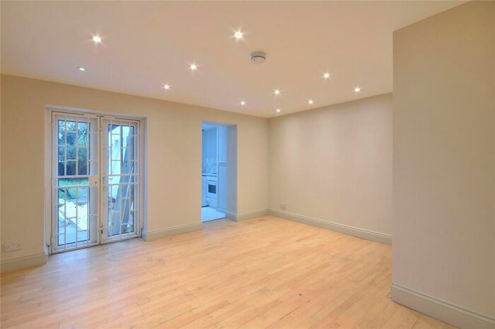1 Bedroom Flat To Rent In Pellatt Grove, Wood Green, N22
