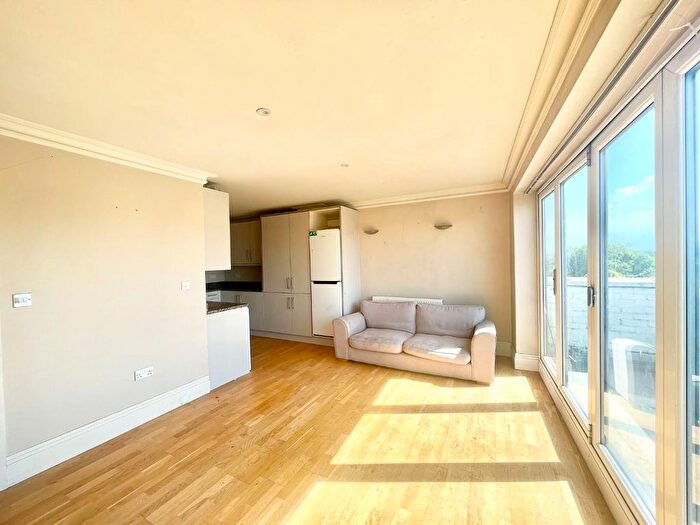 2 Bedroom Flat To Rent In Northfields Avenue, London, W13