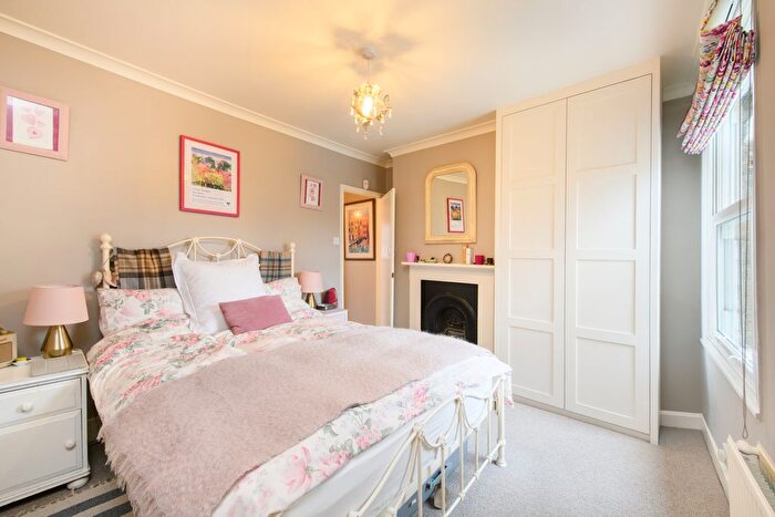 2 Bedroom End Of Terrace House To Rent In Sandycombe Road, Richmond, TW9