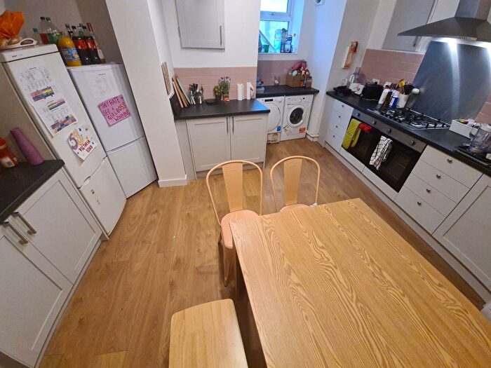 8 Bedroom Semi-Detached House To Rent In Victoria Road, Leeds, LS6