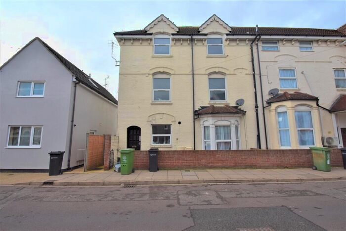3 Bedroom End Of Terrace House To Rent In Langley Road, Portsmouth, PO2