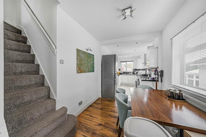 3 Bedroom Bungalow For Sale In Kinloch Drive, London, NW9