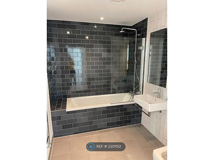 2 Bedroom Flat To Rent In Commodore House, London, E16