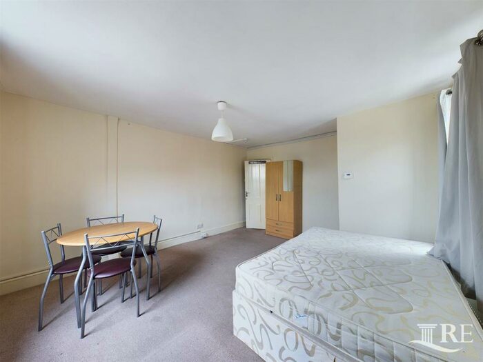 Studio To Rent In High Road, London, NW10