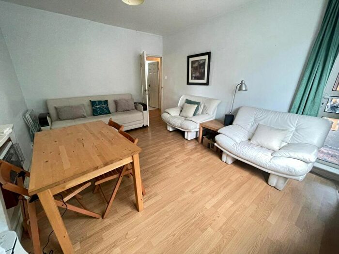 3 Bedroom Flat To Rent In Priory Green, London, N1
