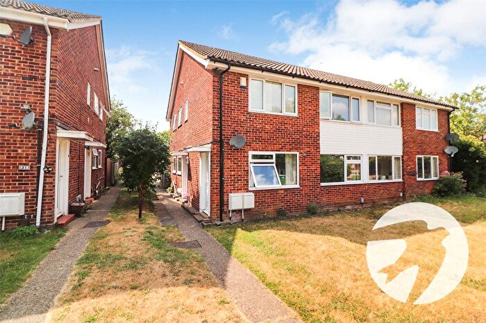 2 Bedroom Maisonette For Sale In Taunton Close, Bexleyheath, DA7