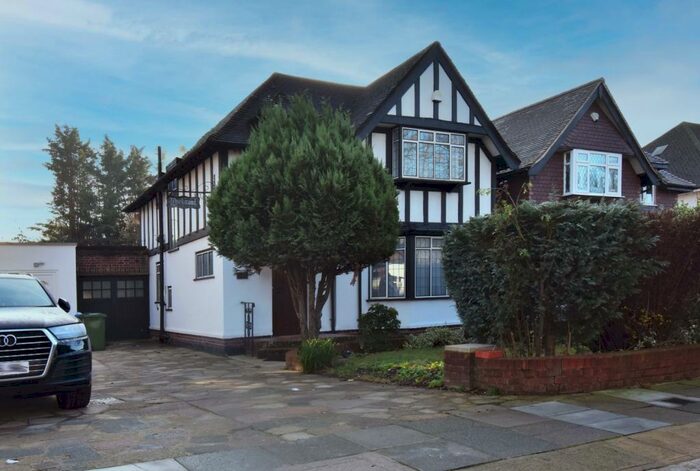 4 Bedroom Detached House To Rent In Westhorne Avenue London, SE9