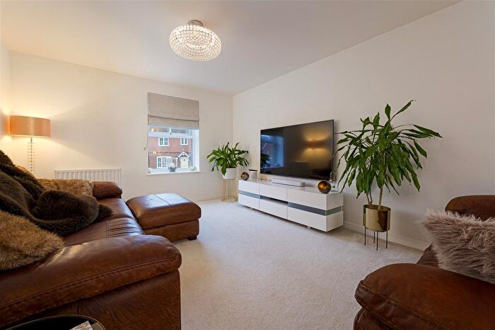 2 Bedroom Flat For Sale In Chapelfield Way, - Chapelfield Way, Allington, ME16