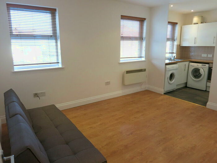 1 Bedroom Apartment To Rent In Green Street, Enfield, EN3
