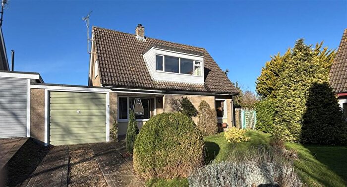 4 Bedroom Chalet For Sale In Burridges Close, Stevington, Bedford, MK43