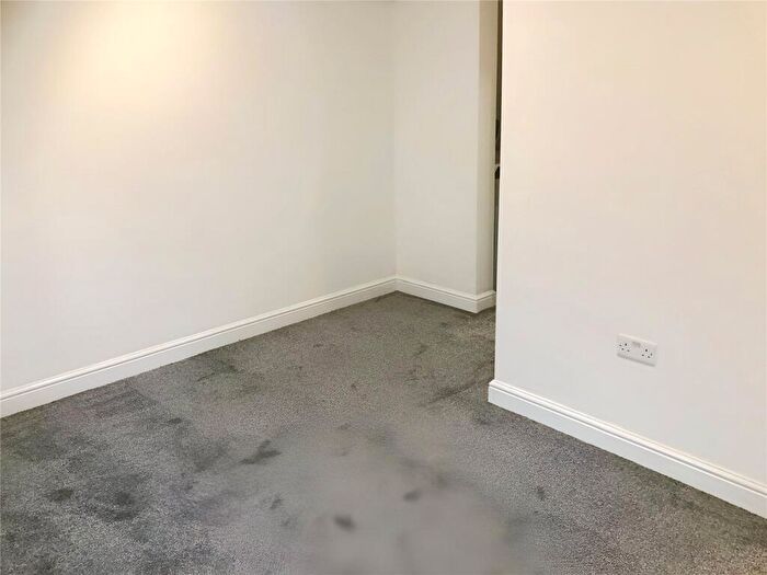 Flat To Rent In Onslow Road, Southampton, Hampshire, SO14