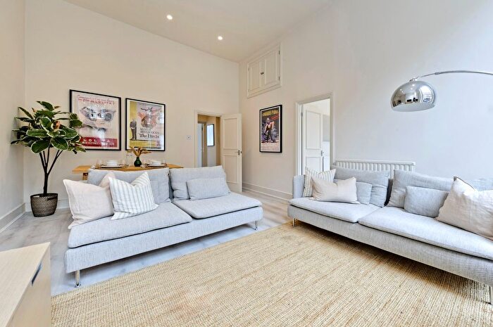 1 Bedroom Flat To Rent In Nottingham Place, Marylebone, W1U