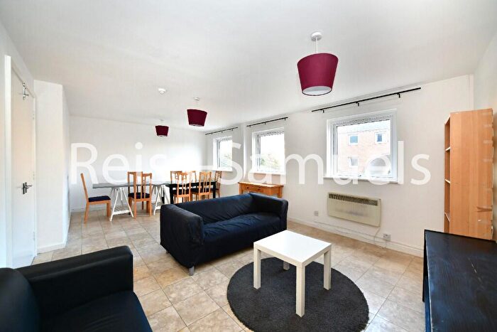 7 Bedroom Town House To Rent In Cyclops Mews, Canary Wharf, London, E14