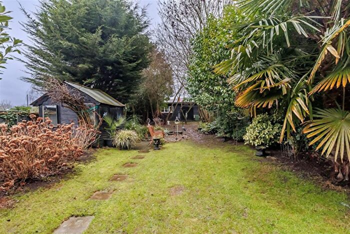 3 Bedroom Chalet For Sale In Coppice Row, Theydon Bois, Epping, CM16