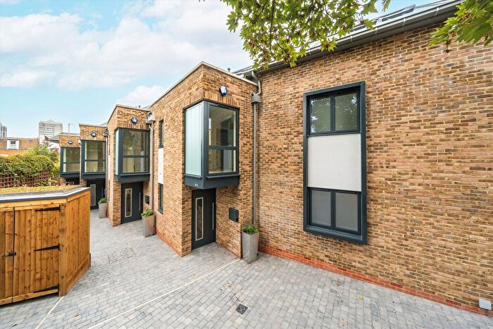 3 Bedroom Terraced House For Sale In Southfields Road, Wandsworth, SW18