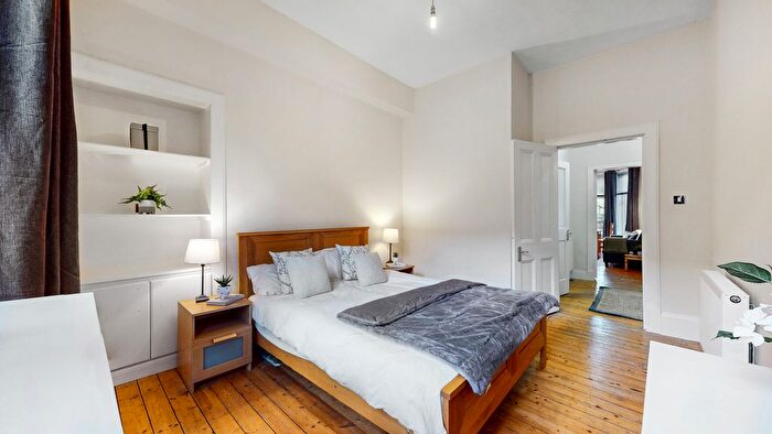 2 Bedroom Flat For Sale In Woodcroft Avenue, Glasgow, G11