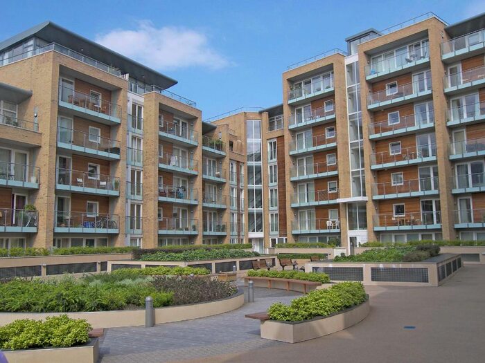 1 Bedroom Flat To Rent In Battersea Park Road, London, SW8