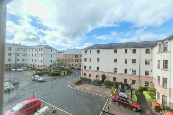 2 Bedroom Flat To Rent In St Leonards Lane, Edinburgh, EH8
