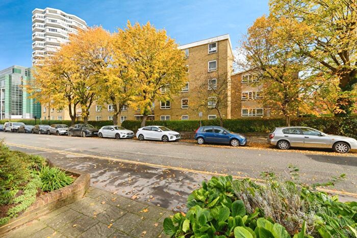 1 Bedroom Flat For Sale In Altyre Road, Croydon, Surrey, CR0