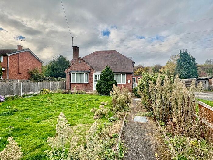 4 Bedroom Bungalow To Rent In Smithy Lane, Brierley Hill, DY5